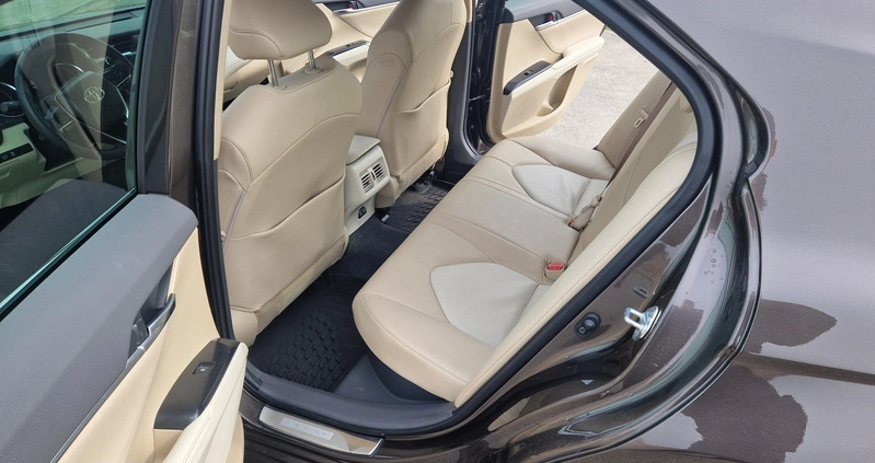 Toyota Camry cena 126000 przebieg: 64500, rok produkcji 2020 z Zdzieszowice małe 352